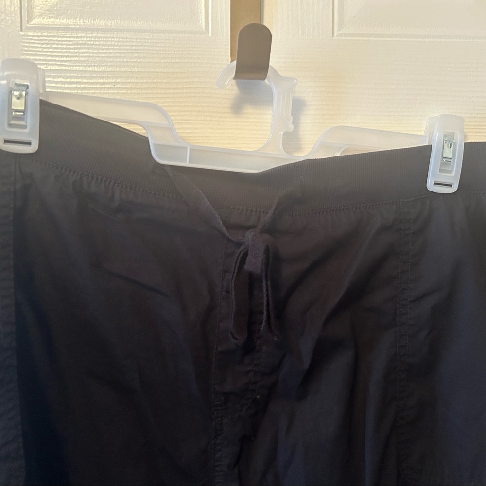 Black capris